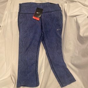 NWT Nike running cropped legging M
